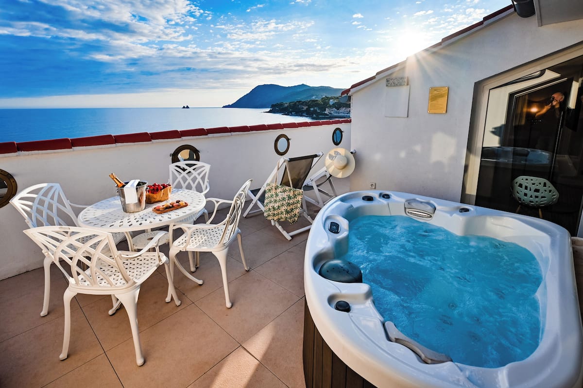 Presidential Suite | Minibar, in-room safe, blackout drapes, soundproofing