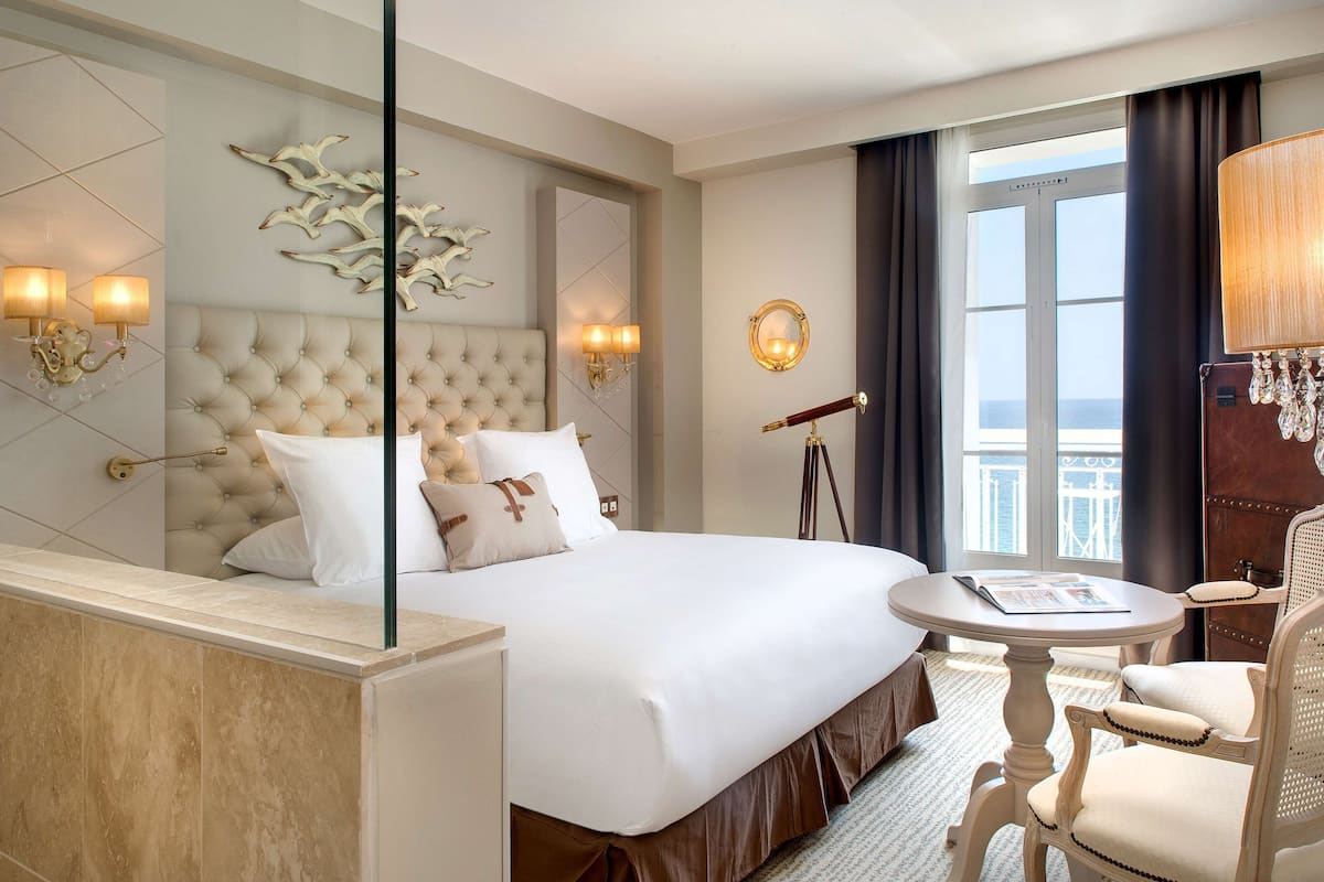 deluxe room, 1 king bed, sea view | minibar, in-room safe, blackout curtains, soundproofing