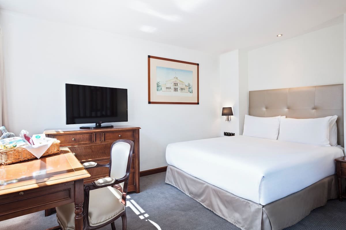 Literie hypoallergénique, minibar, coffres-forts dans les chambres