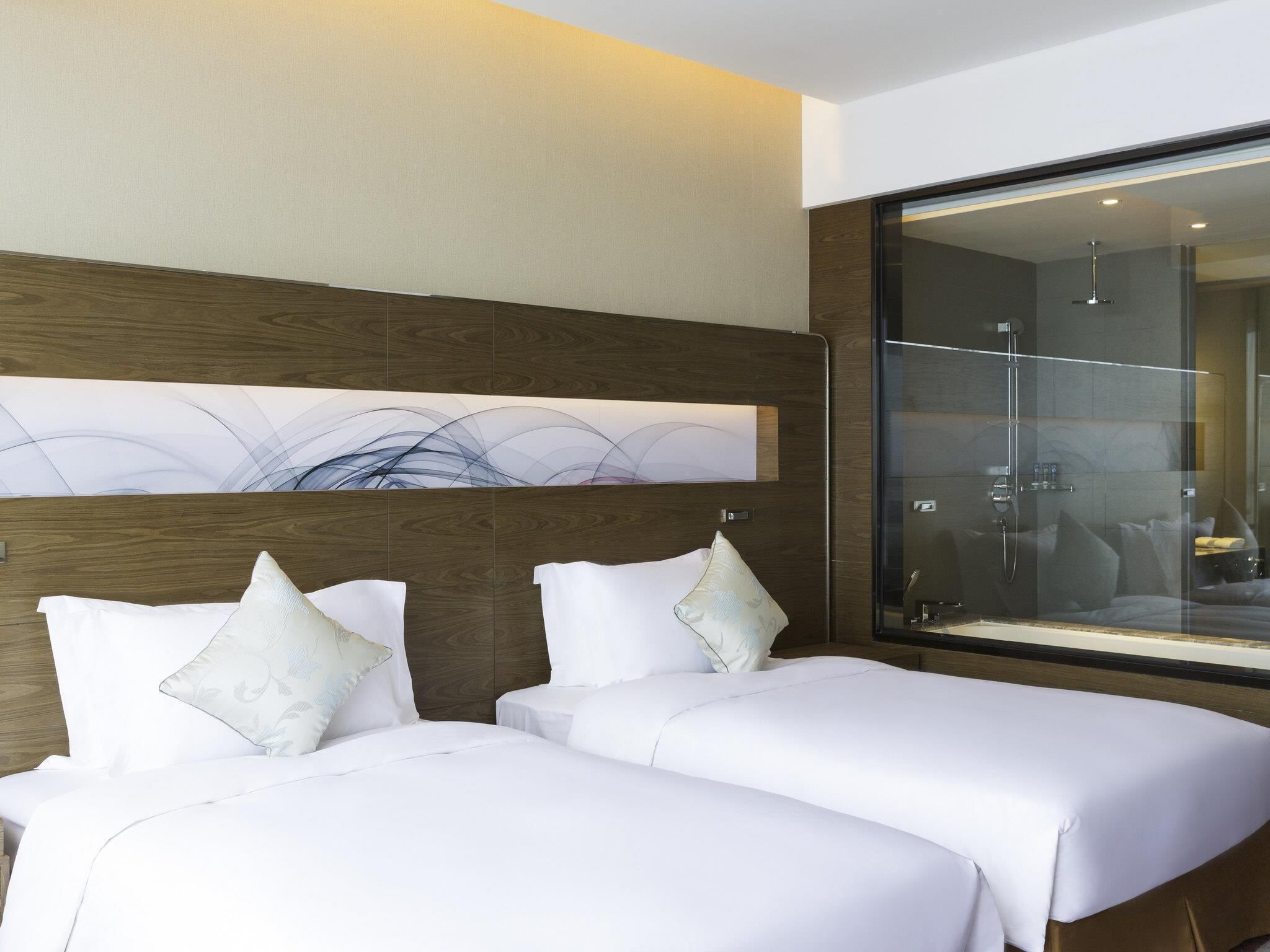 Executive Room, 2 Twin Beds | 1 bedroom, minibar, in-room safe, desk