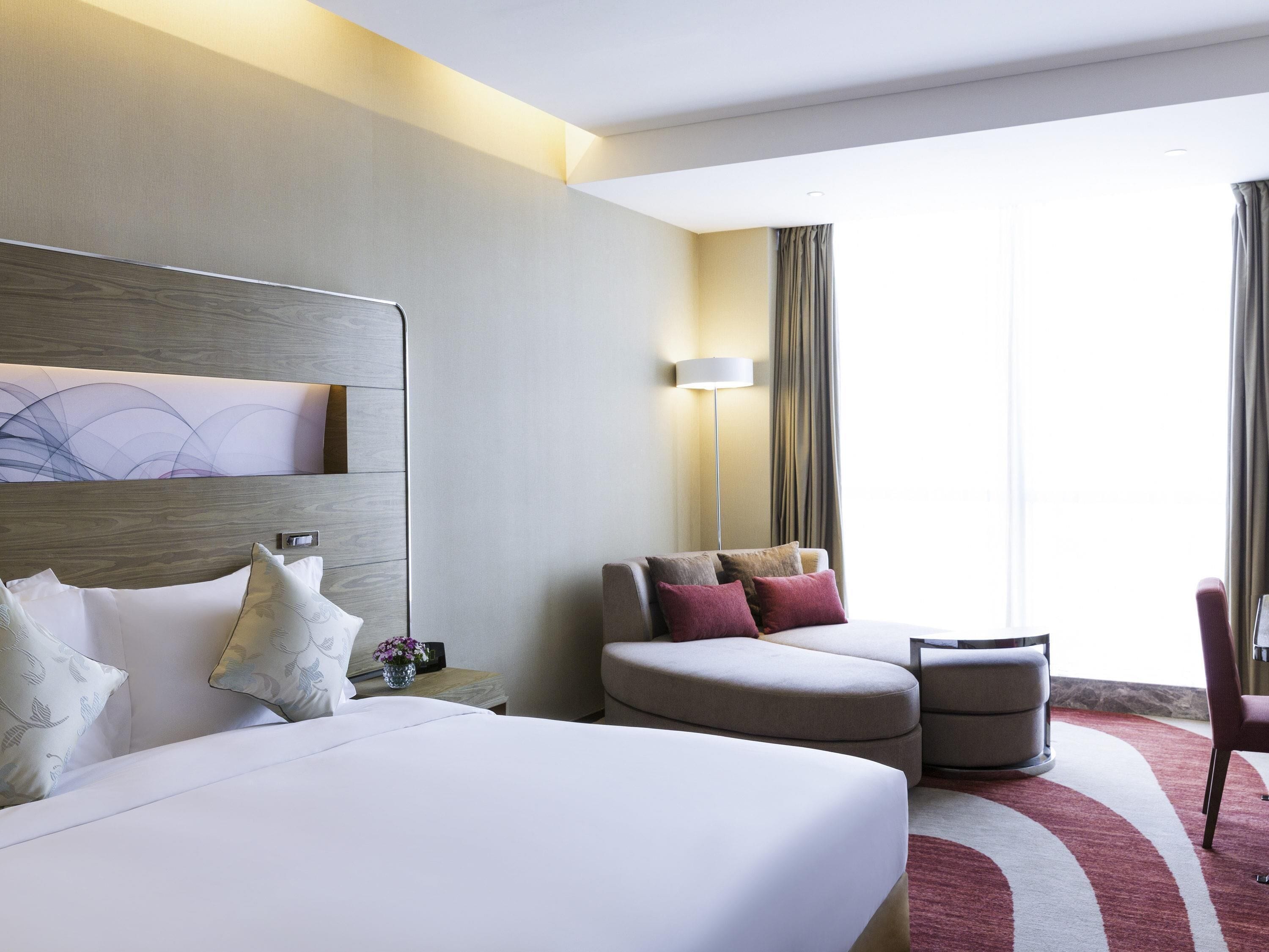 Family Room, 1 King Bed with Sofa bed