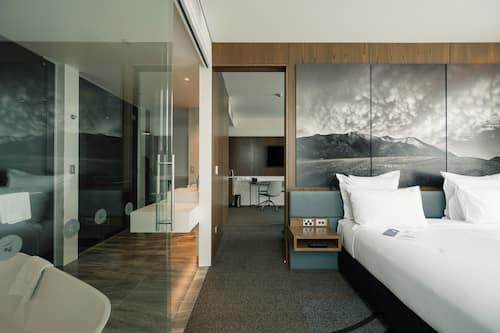 Premium-Studiosuite, 1 King-Bett | Minibar, Zimmersafe, Verdunkelungsvorhänge, schallisolierte Zimmer