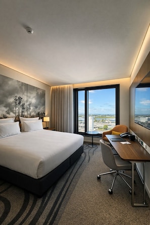 Superior Room, 1 King Bed | Minibar, in-room safe, blackout drapes, soundproofing
