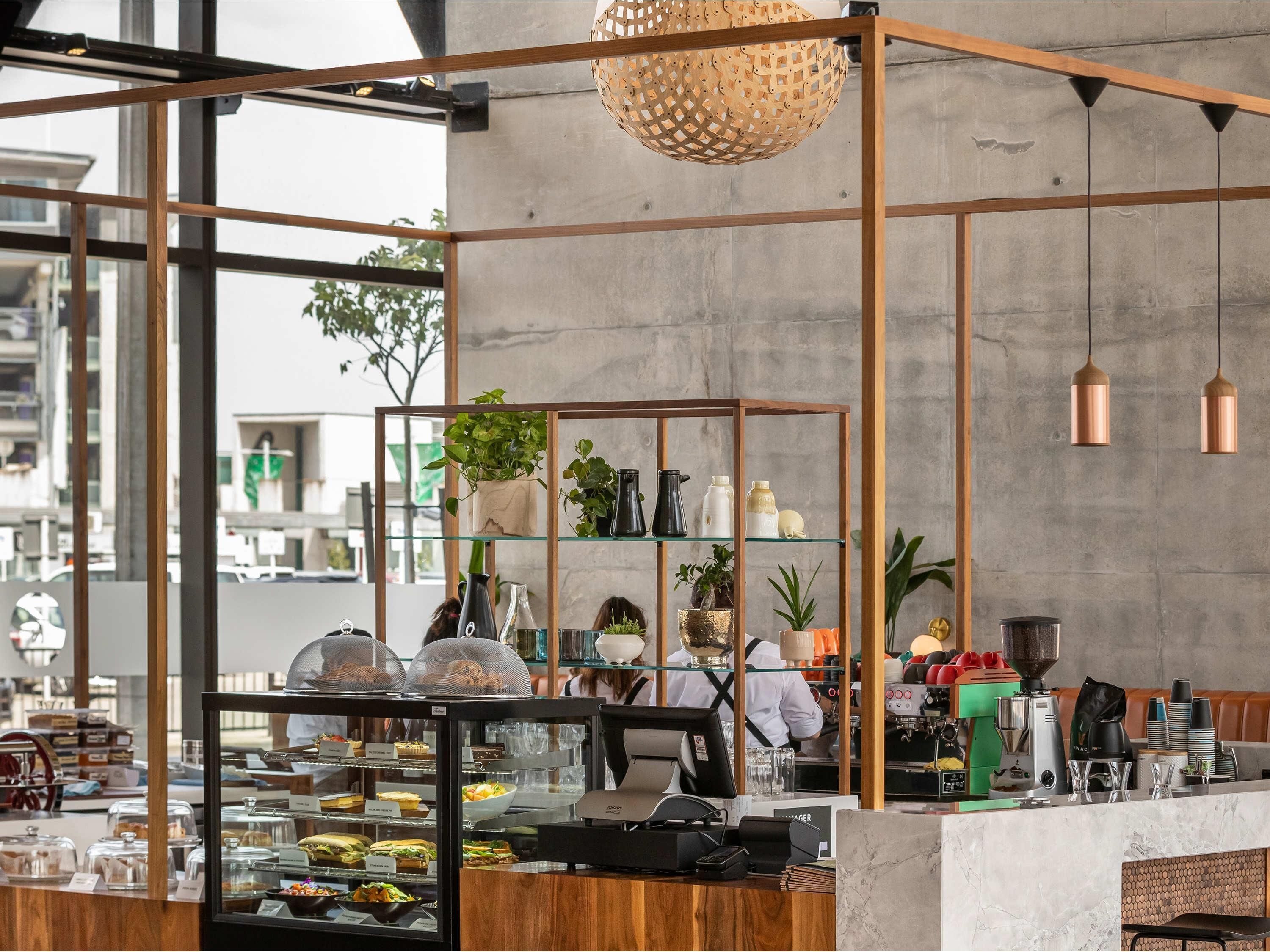 供应早餐、午餐和晚餐，国际美食