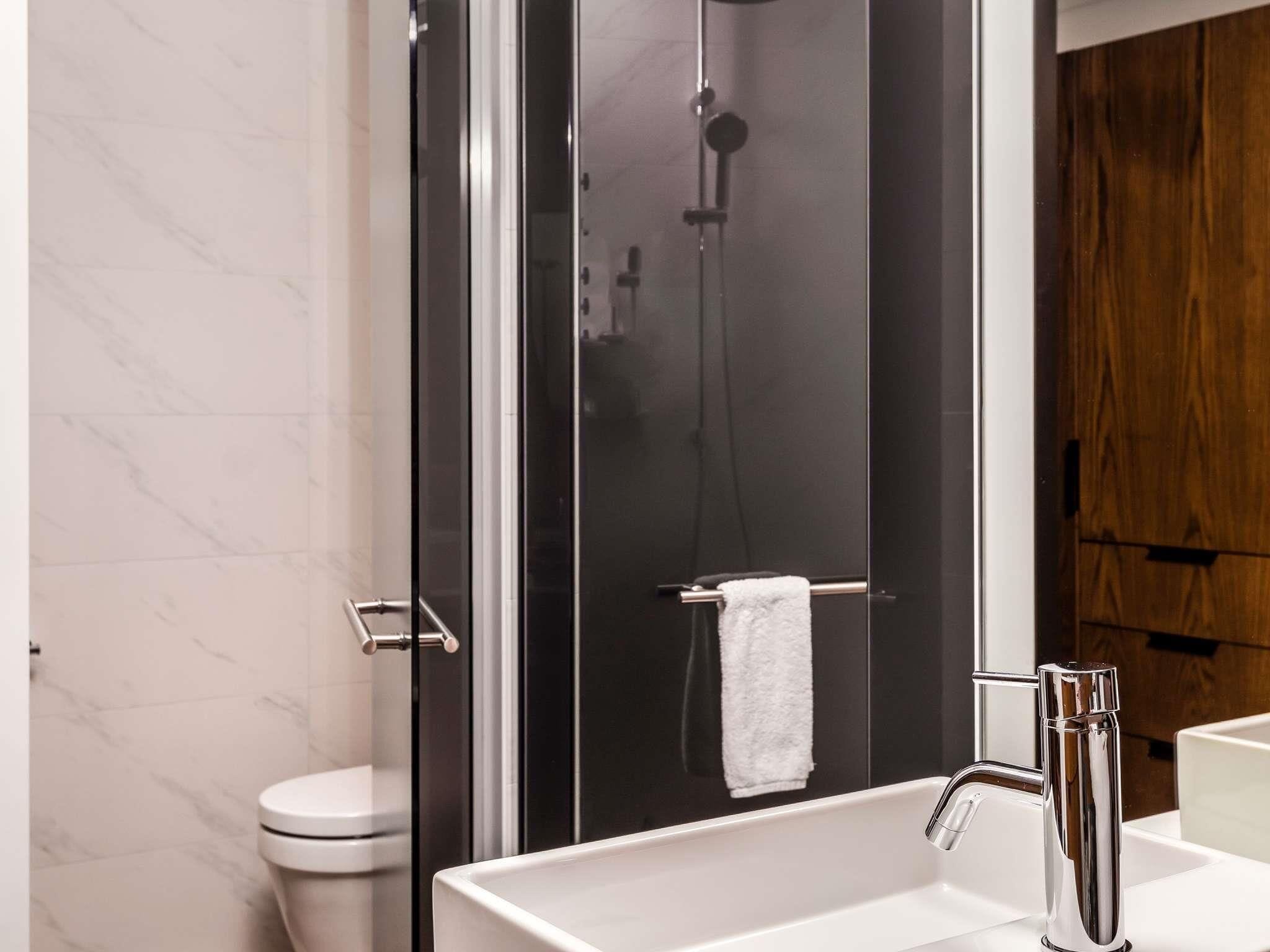 Executive Room, 1 King Bed | Minibar, in-room safe, blackout curtains, soundproofing