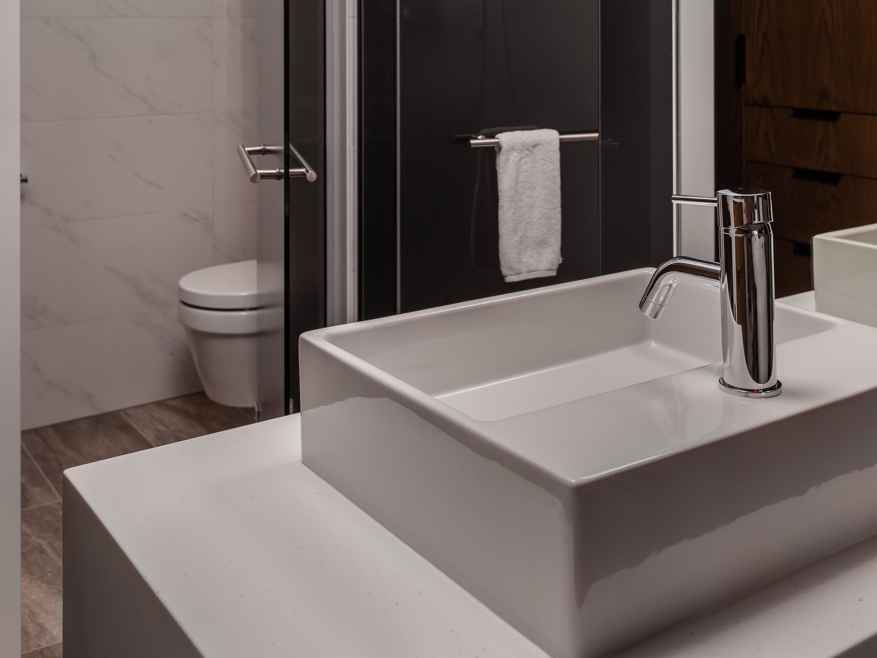 Minibar, Zimmersafe, Verdunkelungsvorhänge, schallisolierte Zimmer