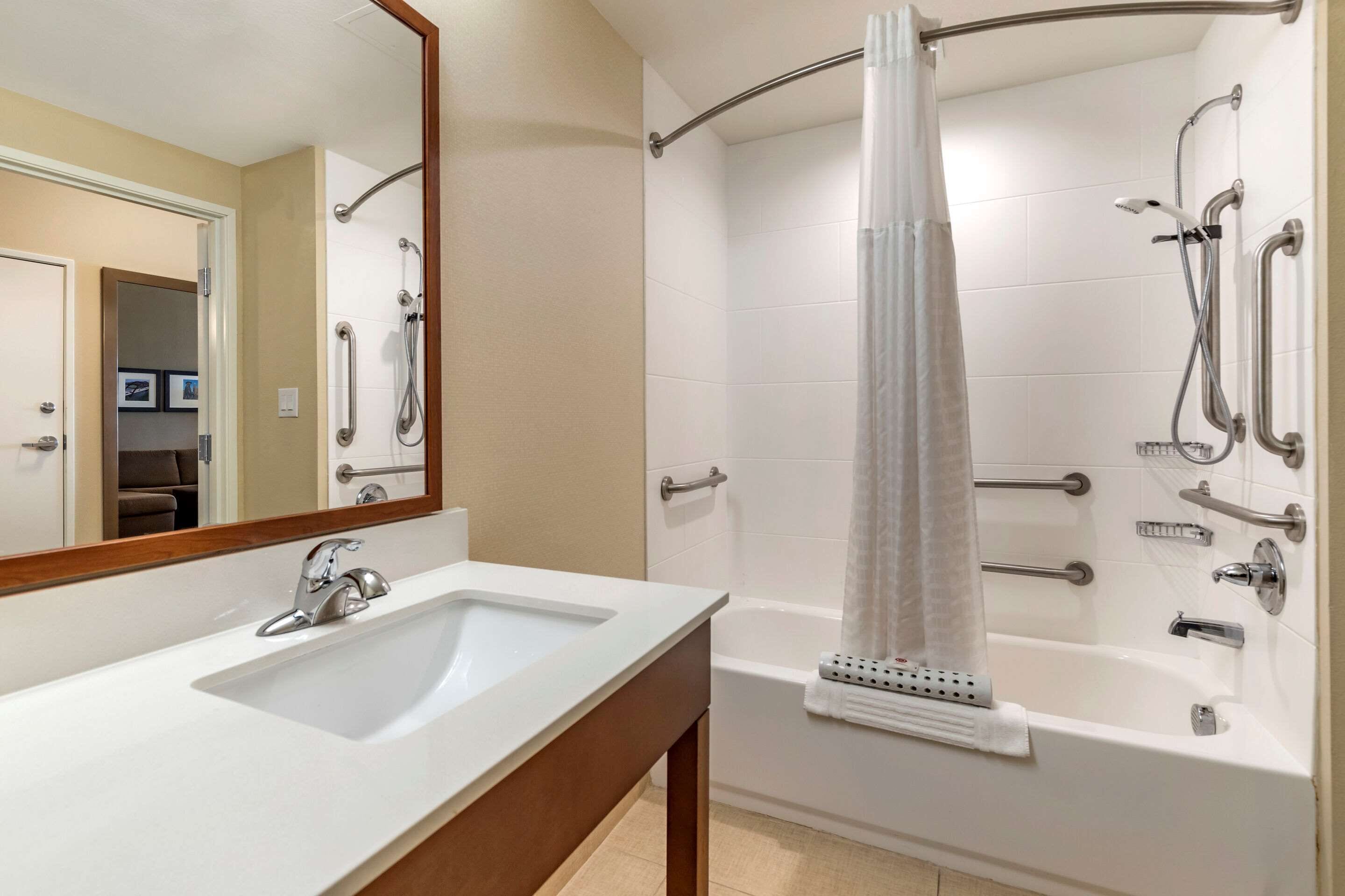 suite, 1 king bed, accessible, non smoking | premium bedding, in-room safe, desk, laptop workspace