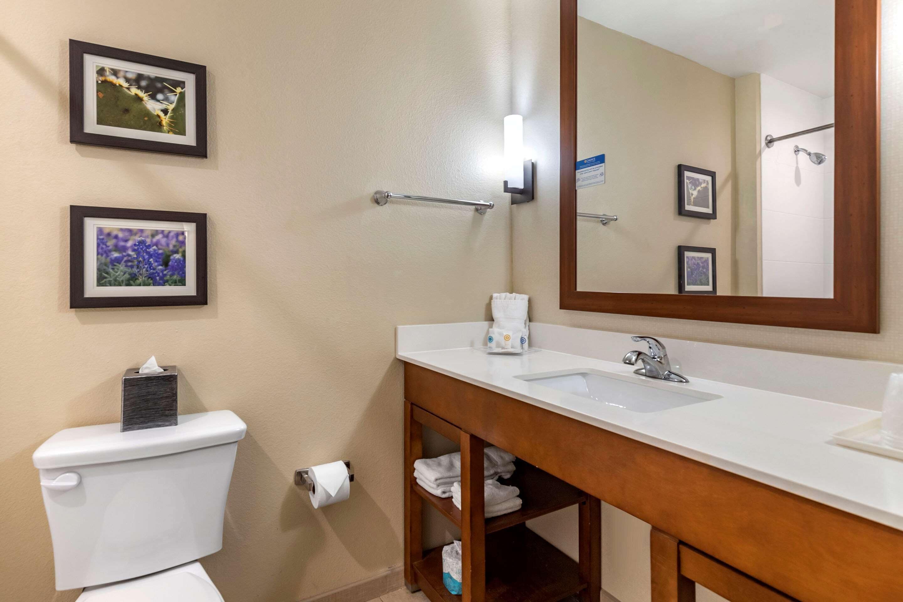 premium bedding, in-room safe, desk, laptop workspace