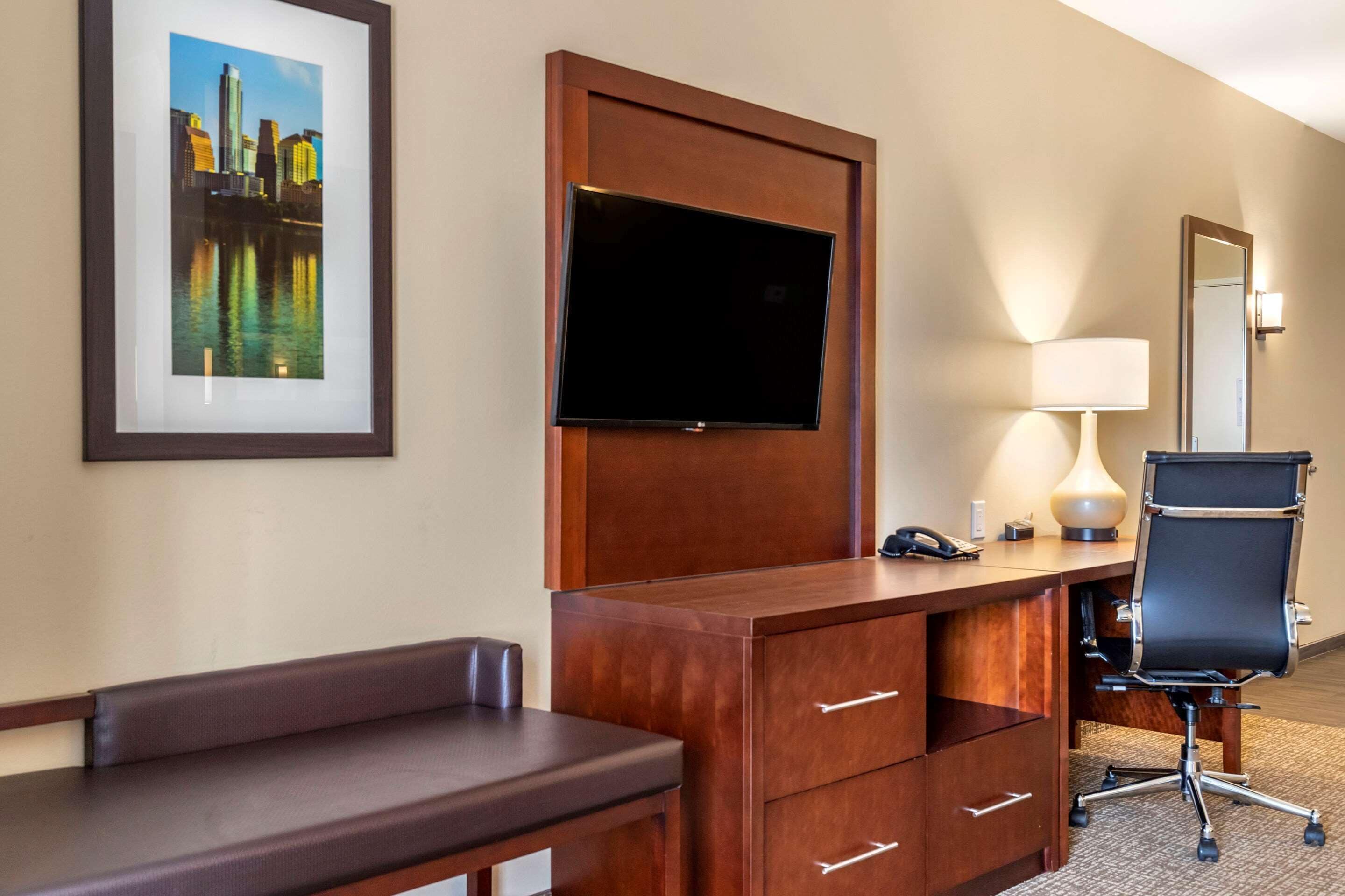 suite, 1 king bed, non smoking | premium bedding, in-room safe, desk, laptop workspace