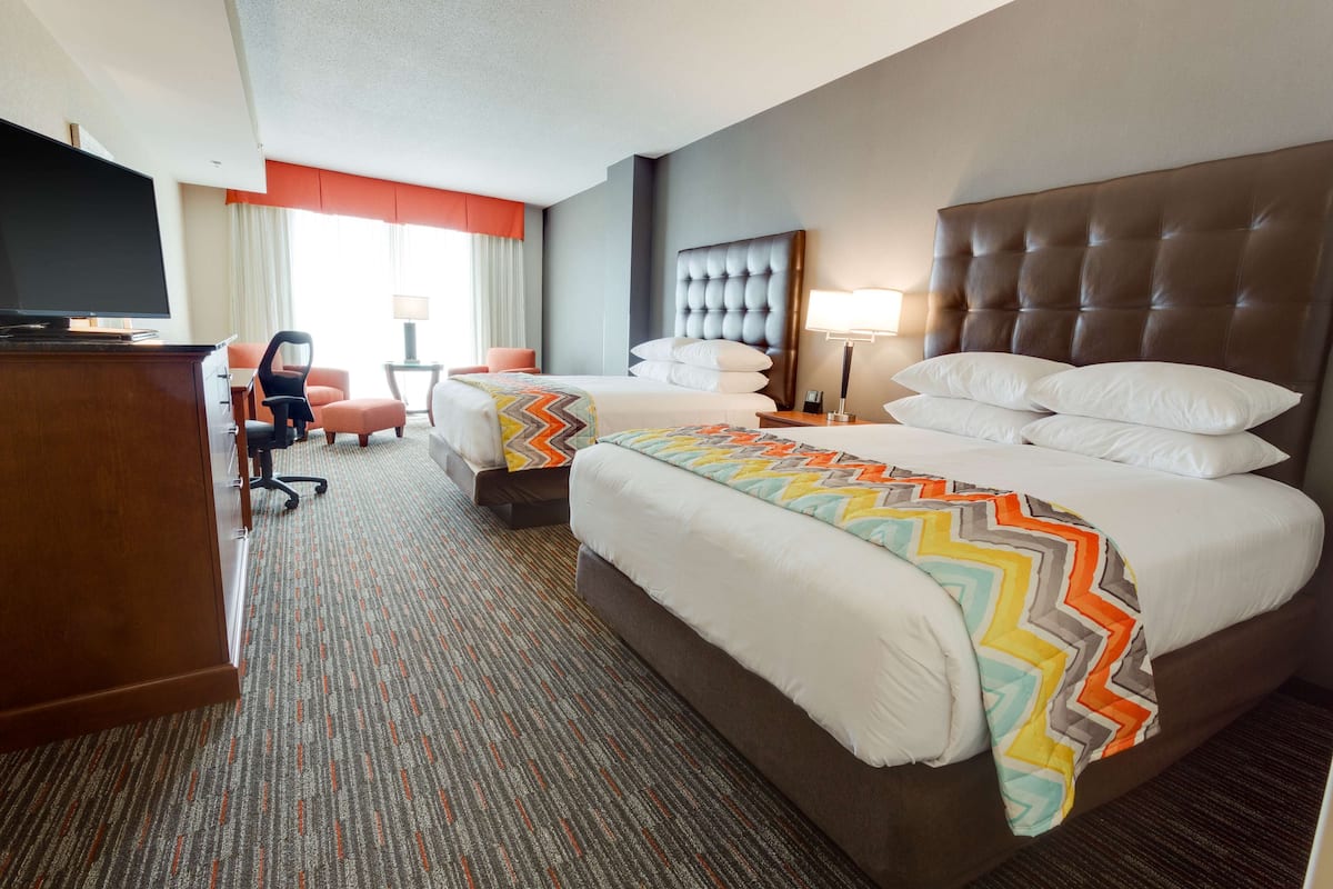 2 bedrooms, desk, laptop workspace, blackout curtains