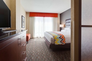 2 bedrooms, desk, laptop workspace, blackout curtains