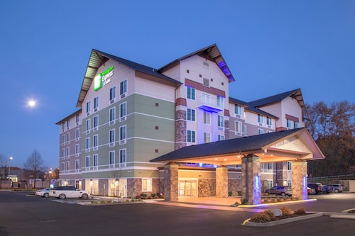 Holiday Inn Express & Suites Seattle South - Tukwila by IHG
