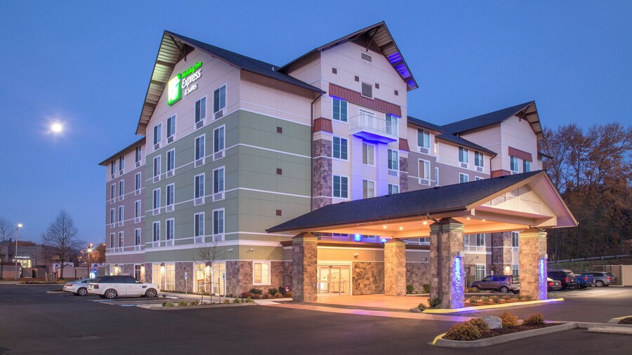 Holiday Inn Express & Suites Seattle South - Tukwila by IHG