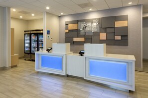 Reception - Holiday Inn Express & Suites Seattle South - Tukwila by IHG (Tukwila)