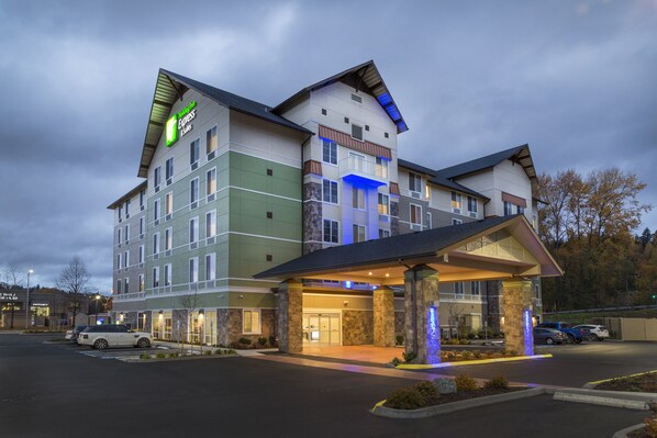 Exterior - Holiday Inn Express & Suites Seattle South - Tukwila by IHG (Tukwila)