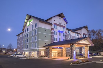 Holiday Inn Express & Suites Seattle South - Tukwila, an IHG Hot
