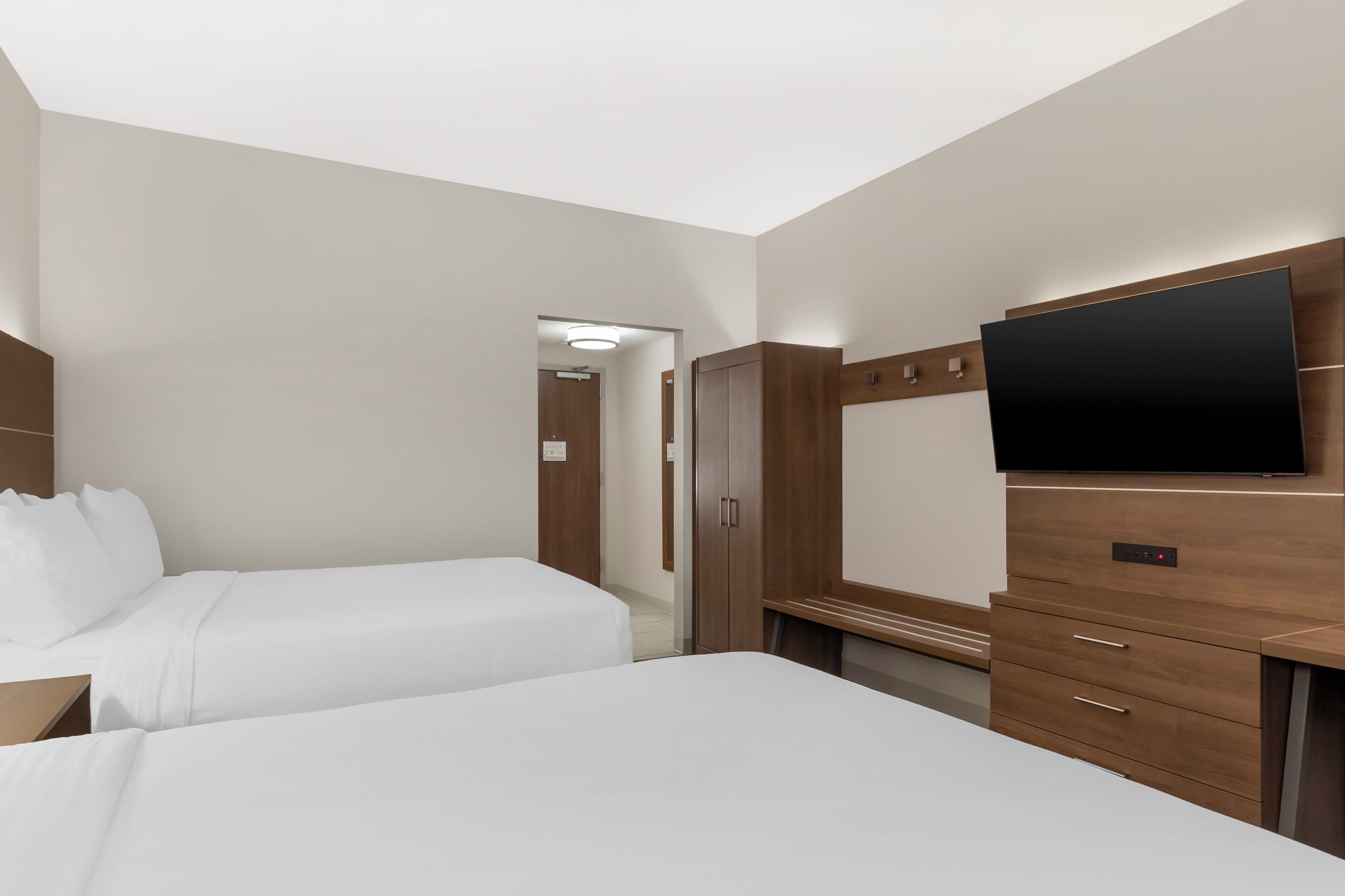 Desk, laptop workspace, iron/ironing board, free WiFi