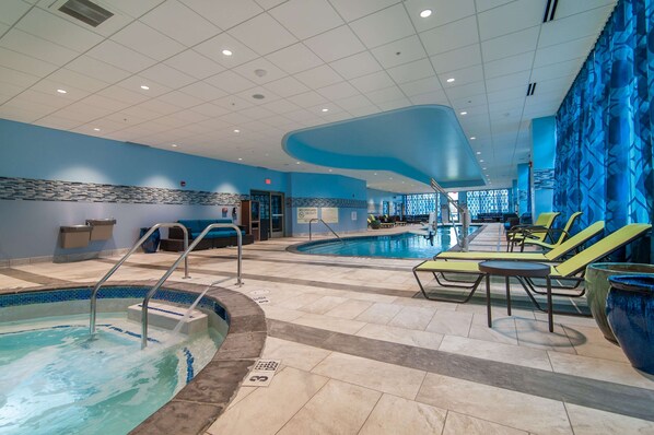 Una piscina cubierta