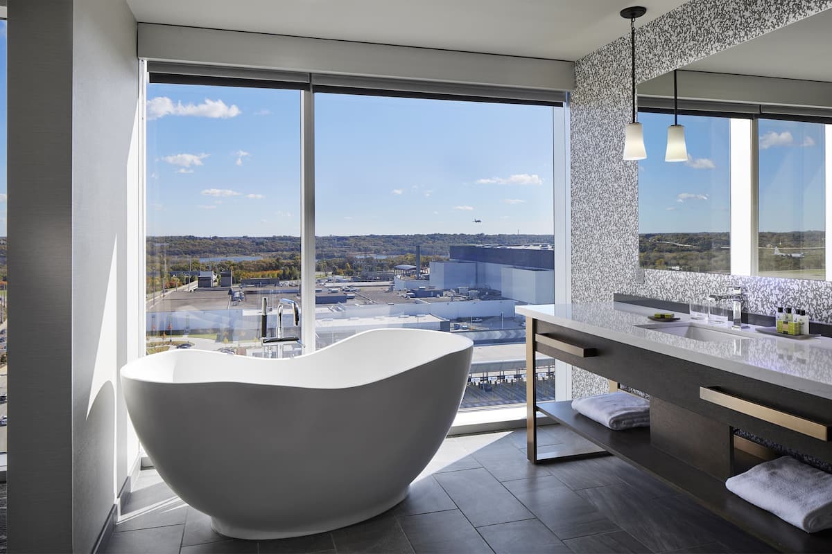 suite, 1 bedroom | premium bedding, down duvets, pillow-top beds, in-room safe