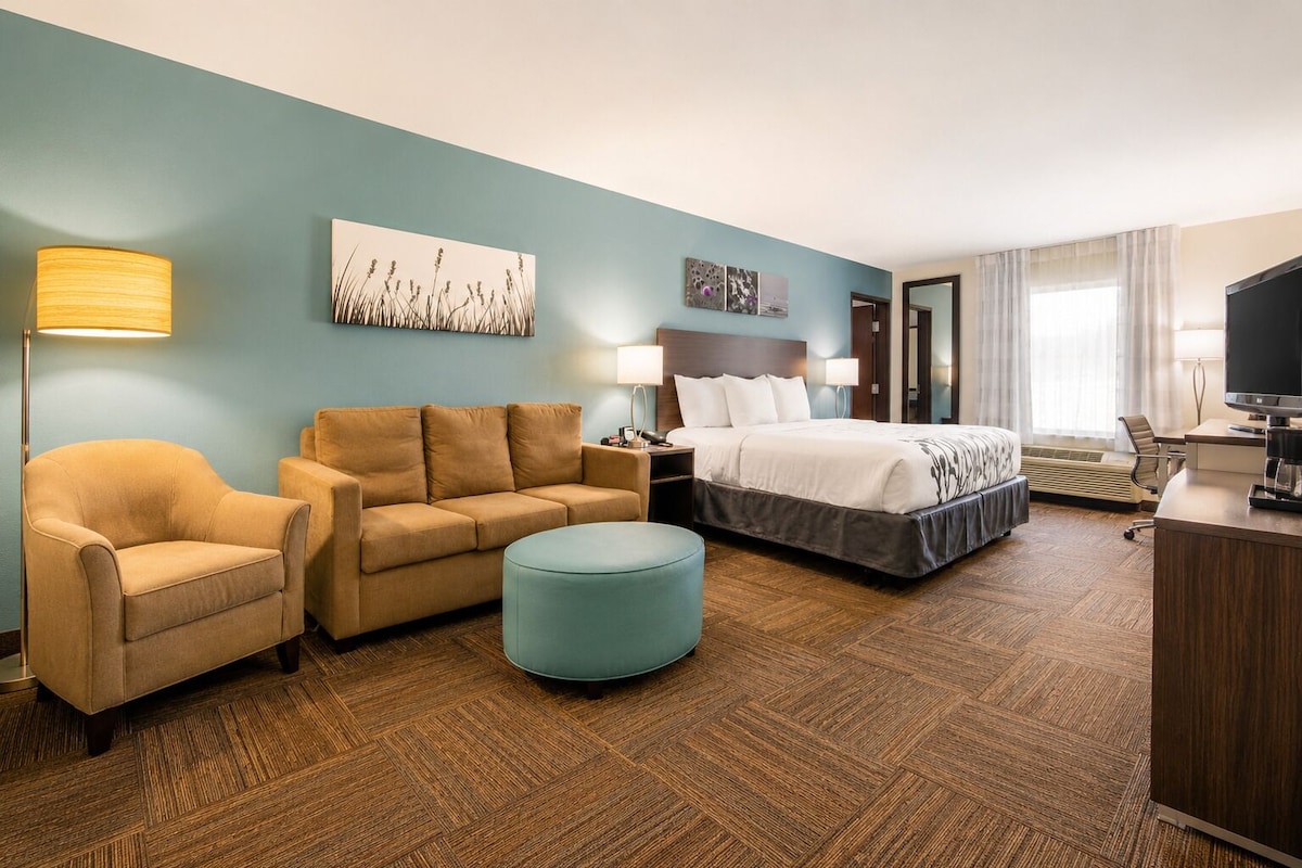 Egyptian cotton sheets, premium bedding, pillowtop beds, in-room safe