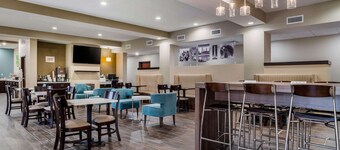 สลีปอินน์แอนด์สวีทส์ ใกล้เวสต์เชส