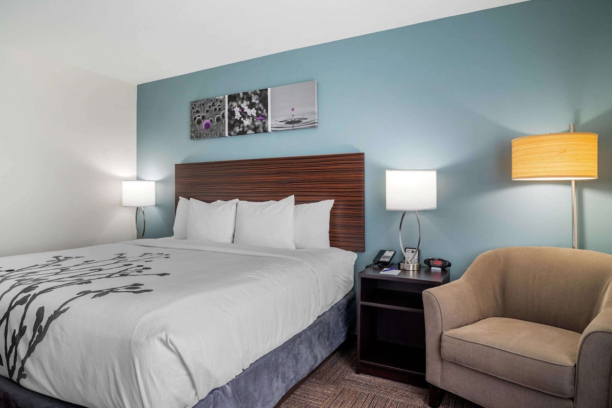 Egyptian cotton sheets, premium bedding, pillowtop beds, in-room safe