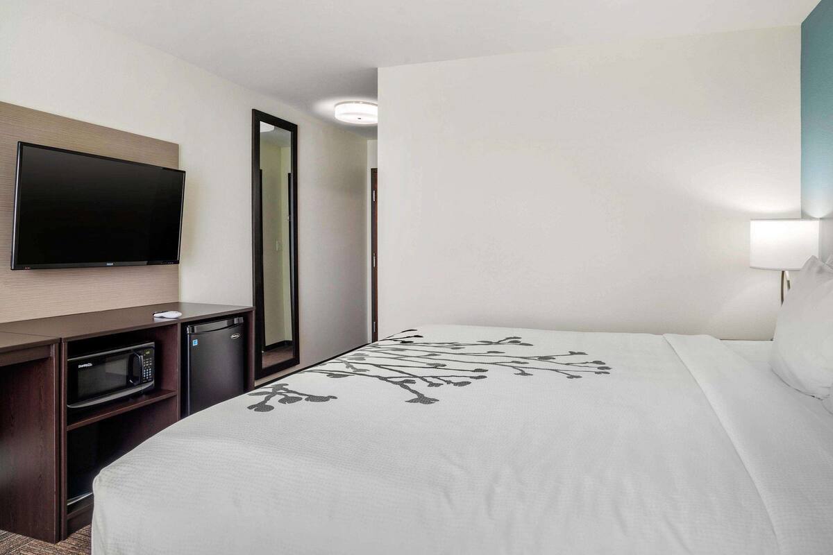 Egyptian cotton sheets, premium bedding, pillowtop beds, in-room safe