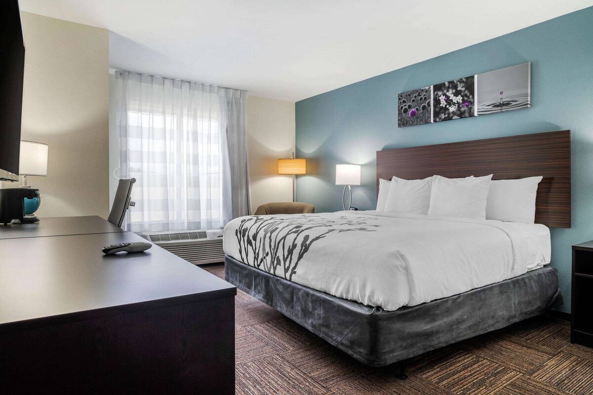 Egyptian cotton sheets, premium bedding, pillowtop beds, in-room safe