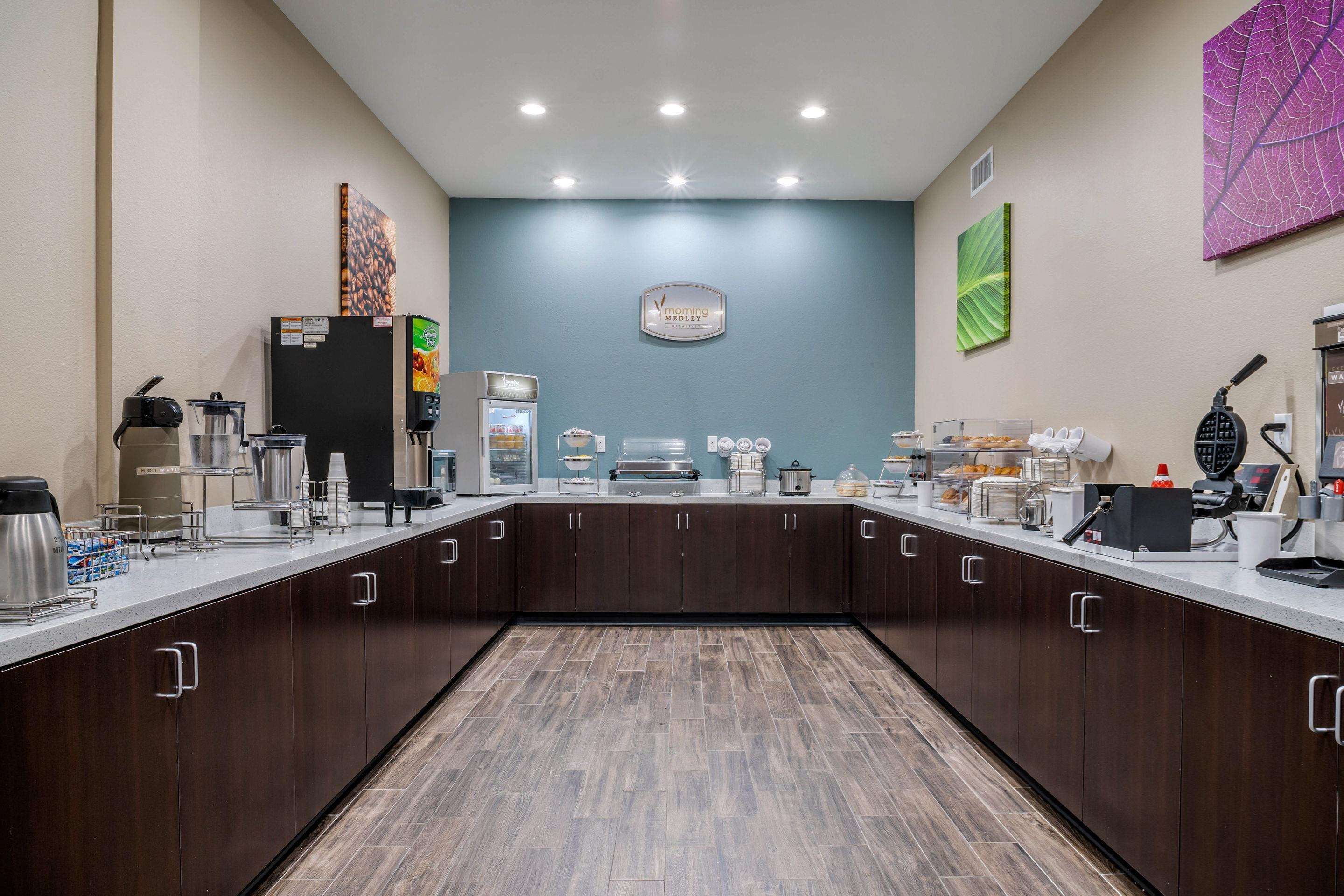 free daily continental breakfast