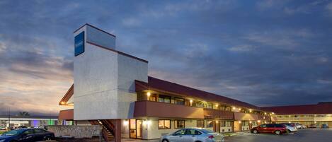 Façade de l’hébergement - soirée/nuit