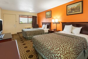 Desk, laptop workspace, free WiFi, bed sheets - Travelodge by Wyndham Chicago - South Holland (South Holland)