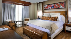 Roupas de cama premium, frigobar, cofres nos quartos, escrivaninha