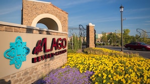 A sign for the Lago Resort Casino with a stone archway and a flower bed in front. - del Lago Resort & Casino (Waterloo)