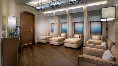 Couples treatment rooms, sauna, steam room, body treatments. del Lago Resort & Casino