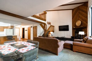 Suite, 2 Schlafzimmer, Nichtraucher, Sauna | Esszimmer