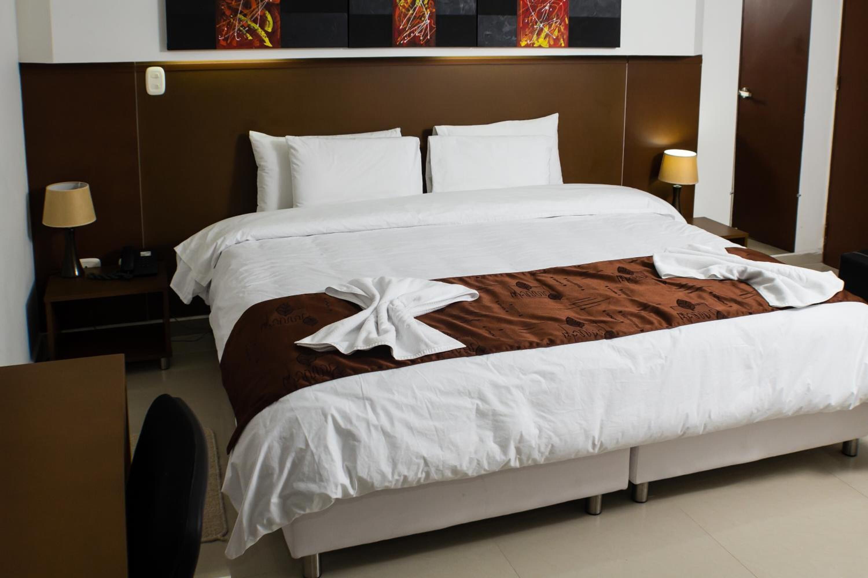 in-room safe, desk, free wifi