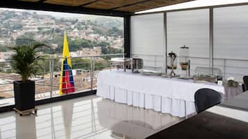 Free daily buffet breakfast