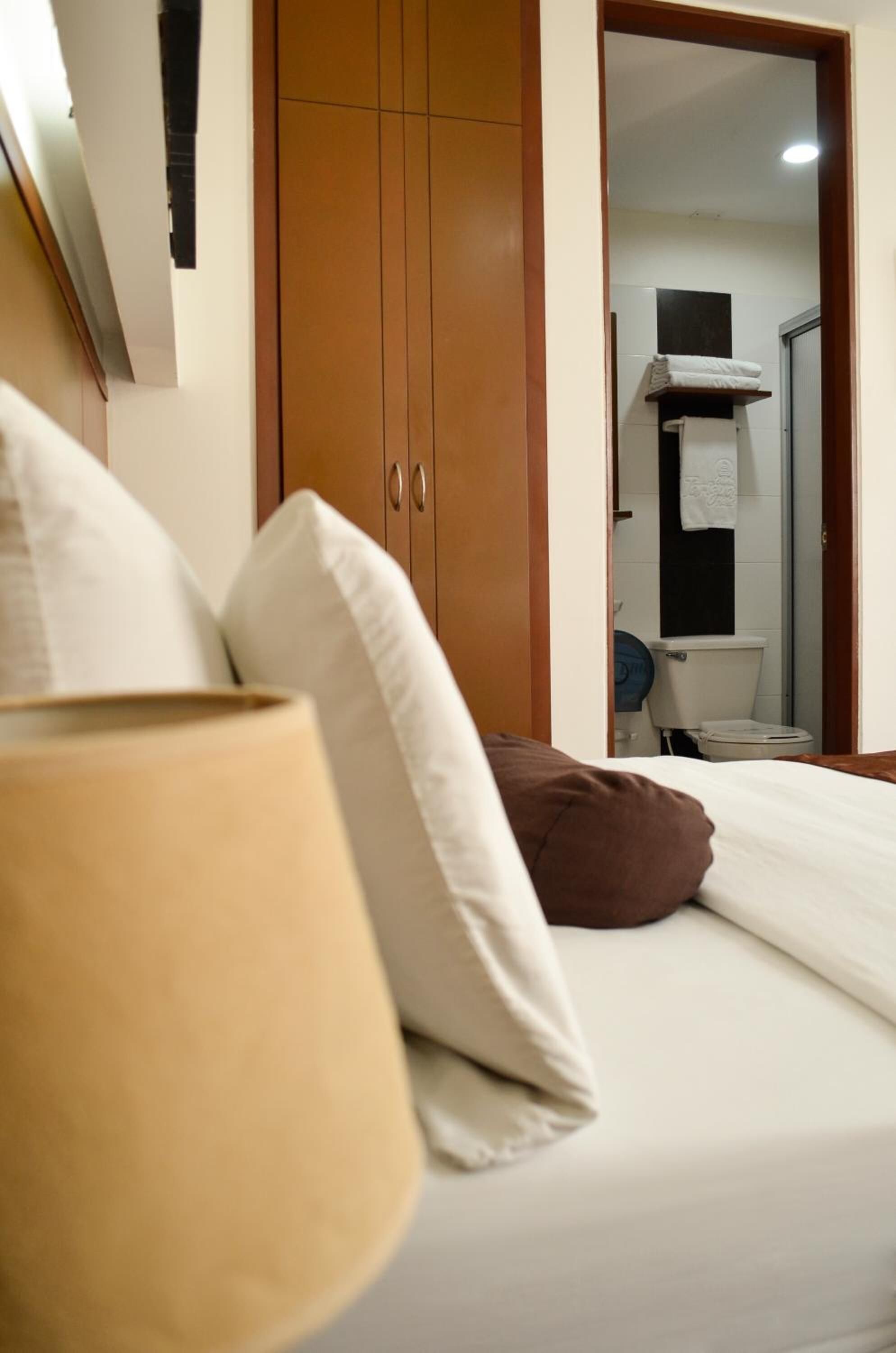 in-room safe, desk, free wifi