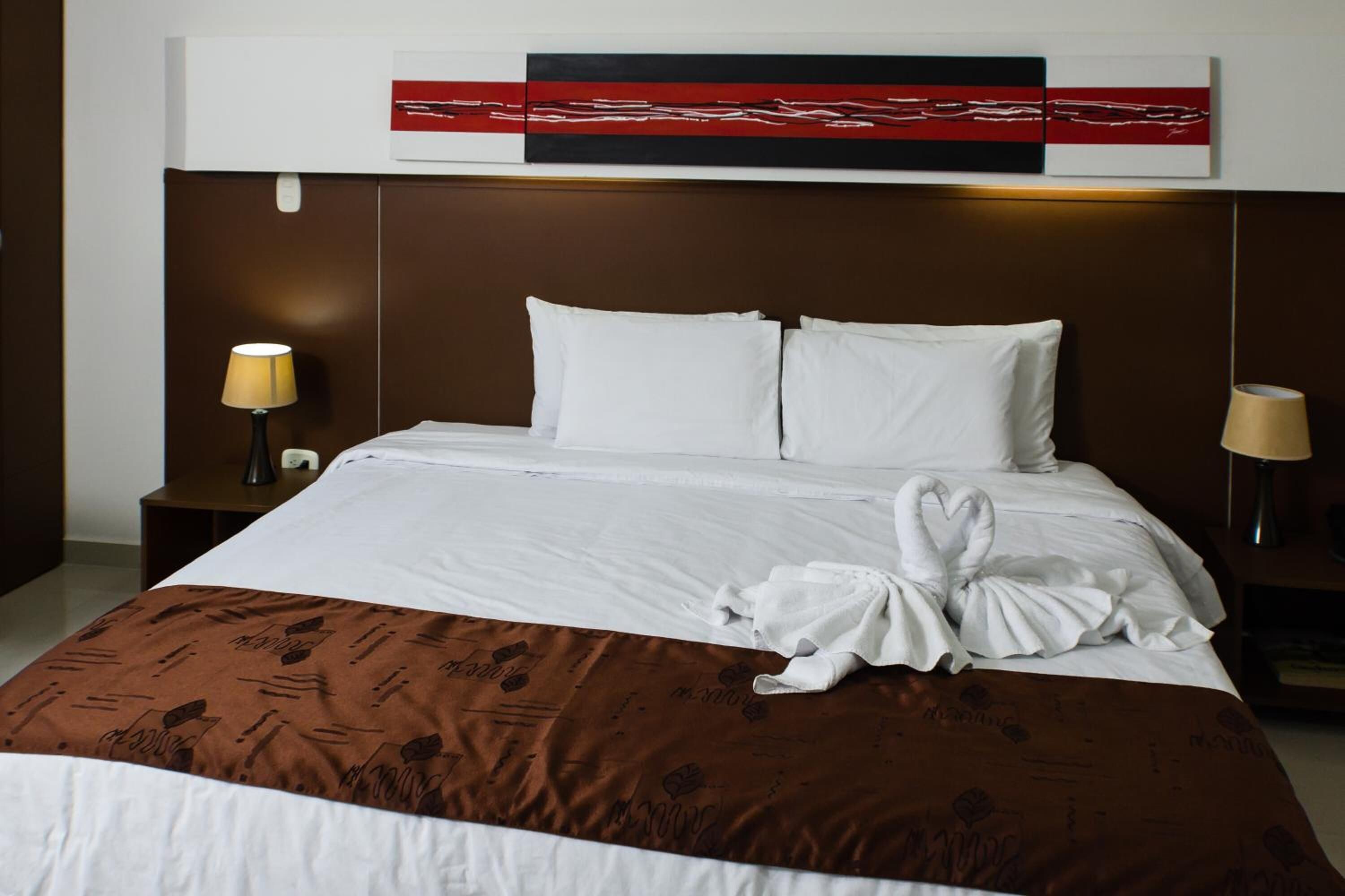 in-room safe, desk, free wifi