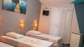 Superior Triple Room, 3 Twin Beds | Minibar, free WiFi, bed sheets