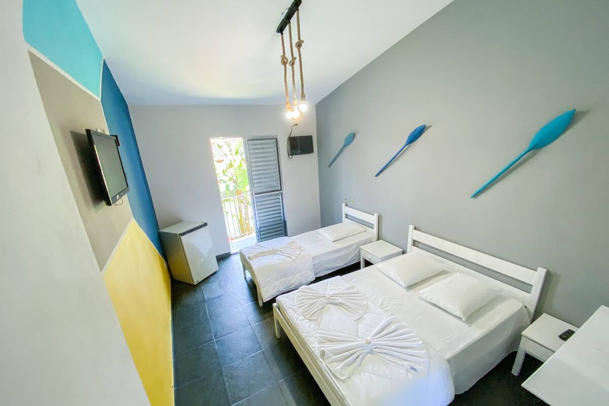 Minibar, free WiFi, bed sheets