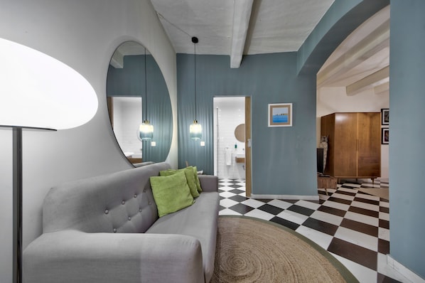 Standard Suite, 1 Bedroom | Living area