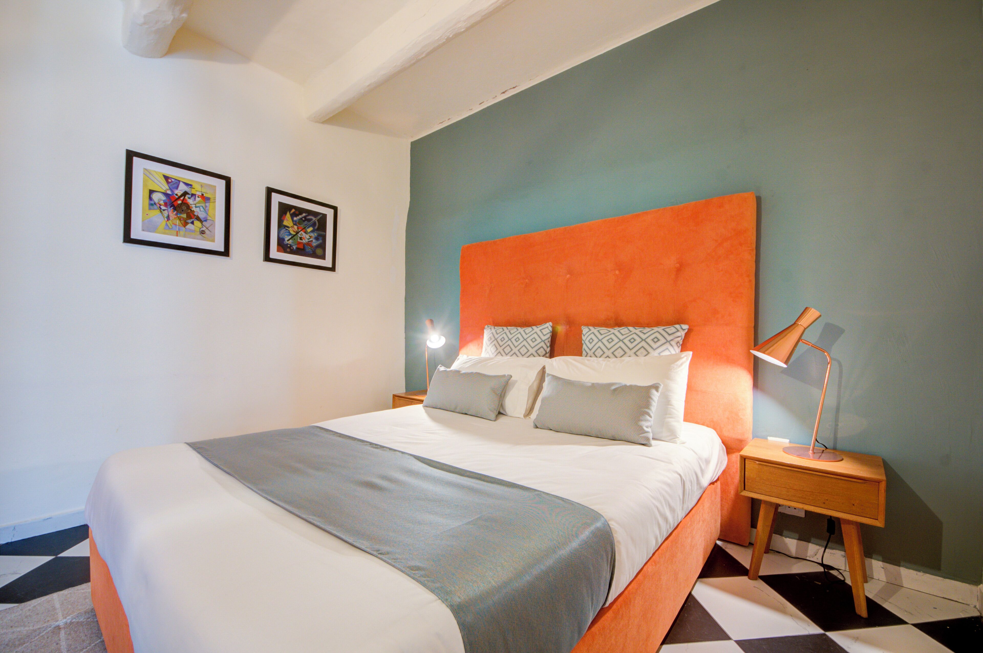 1 bedroom, premium bedding, free minibar items, blackout drapes