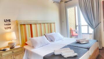Family Apartment, 2 Bedrooms, Kitchen, Sea View | Interior entrance