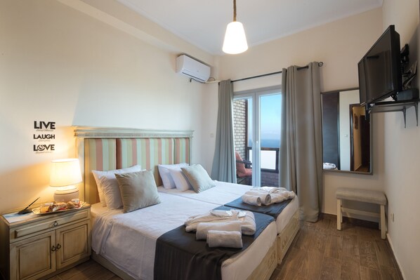 Family Apartment, 2 Bedrooms, Kitchen, Sea View | 1 bedroom, Egyptian cotton sheets, premium bedding, in-room safe - Melina Bay House (Corfu)