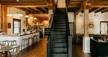 The Landing Hotel and Dining