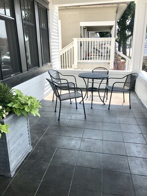 Porch - The Landing Hotel and Dining (La Grande)