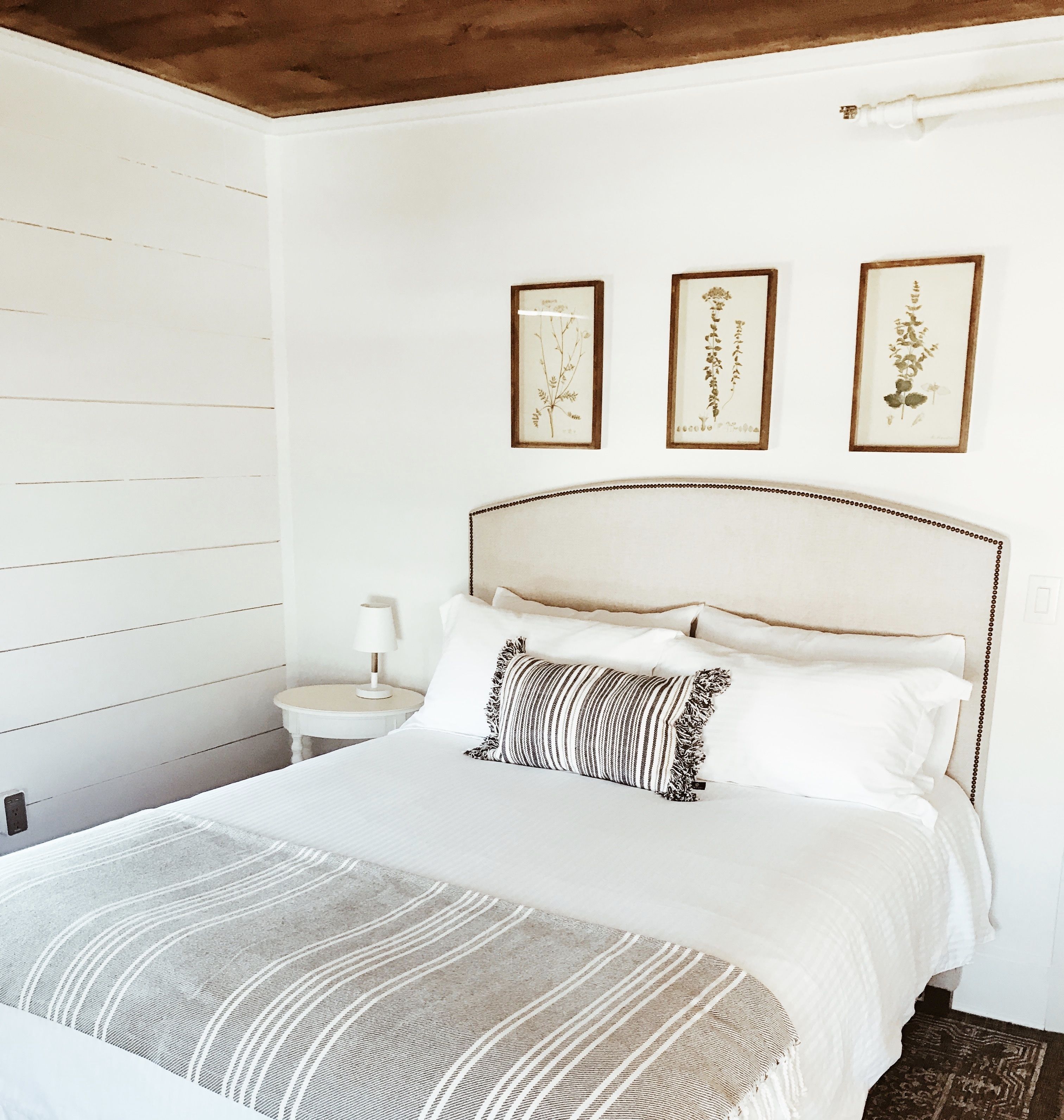 Signature Room, 1 Queen Bed, City View | Premium bedding, down duvets, pillow-top beds, iron/ironing board