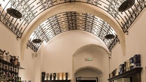 Bar (on property) - The British Suites (Valletta)