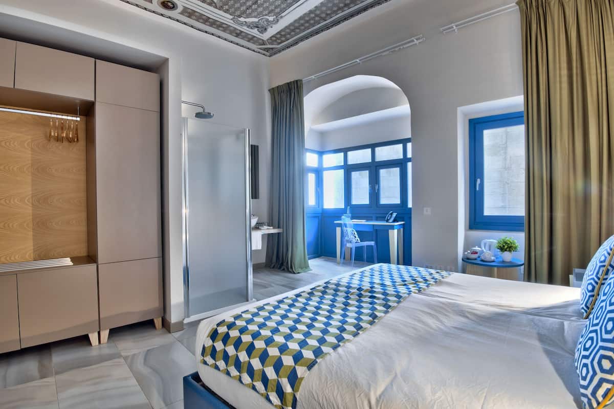 Ropa de cama de alta calidad y minibar